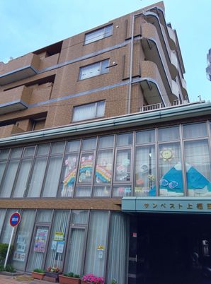 建物の正面ビュー