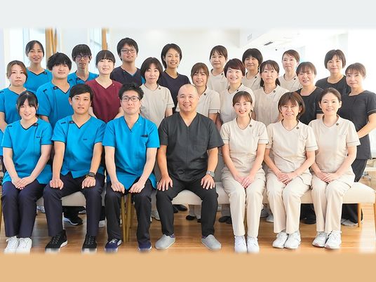 スタッフ集合の室内  