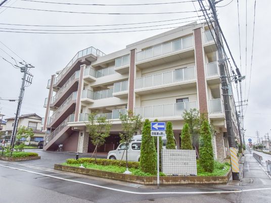 多階層の外観