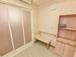 明るい廊下のインテリア