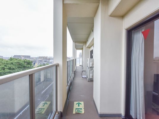 開放的なバルコニー