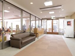 明るいロビーの様子