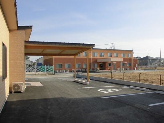 駐車場のある外観  