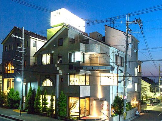 夜の外観  