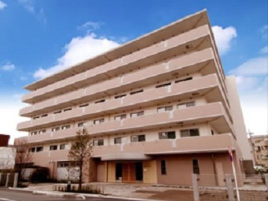 開放感ある施設の外観