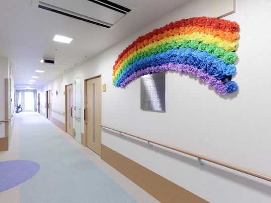 カラフルな飾りの廊下