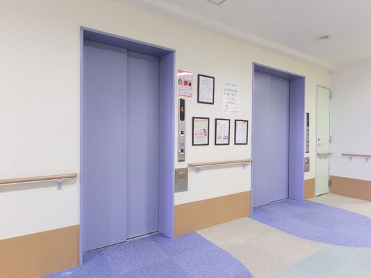 清潔感のあるエレベーター前