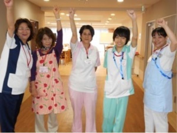 笑顔のスタッフイメージ