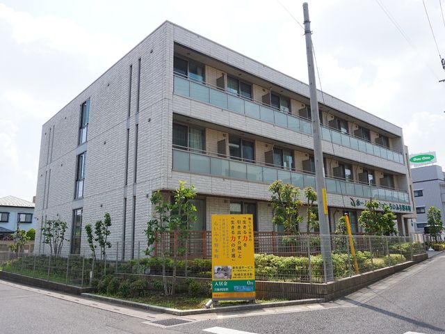 清潔感のある施設の外観 ロゴ 新築のようにきれいな建物が、訪れる家族や働く人々を穏やかな気持ちにさせます。