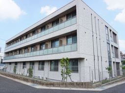 明るい外観の建物