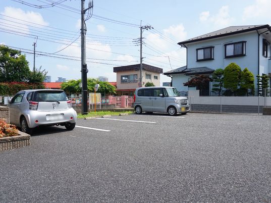 明るく広い駐車場