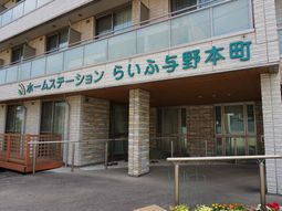 入口と花壇のエントランス