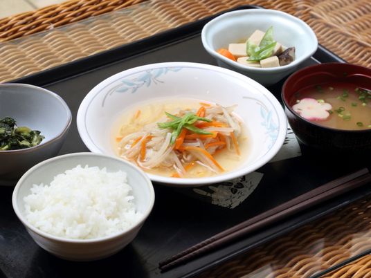 和食のバランスの取れた食事 