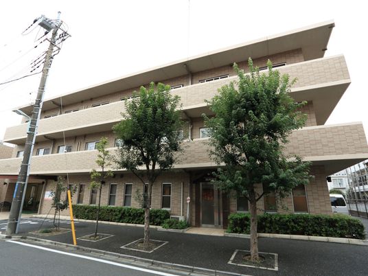  清潔感のある建物の外観  