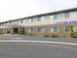 明るいエントランスの施設