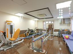 機能訓練用具の揃った部屋