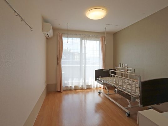 シンプルな居室の一角