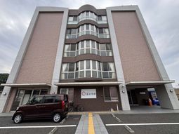 モダンな建物の外観