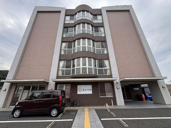 モダンな建物の外観