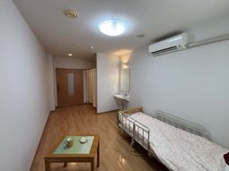 明るい個室の居室