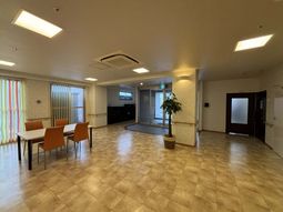 明るいラウンジ