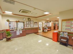 清潔で明るい受付エリア