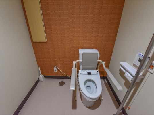 バリアフリー設計のトイレ