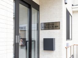 ガラス扉の入り口
