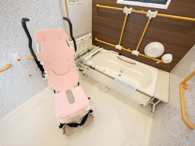 介護用の浴室 浴室 広々とした浴室です。安全な入浴をサポートする設備が充実しています。