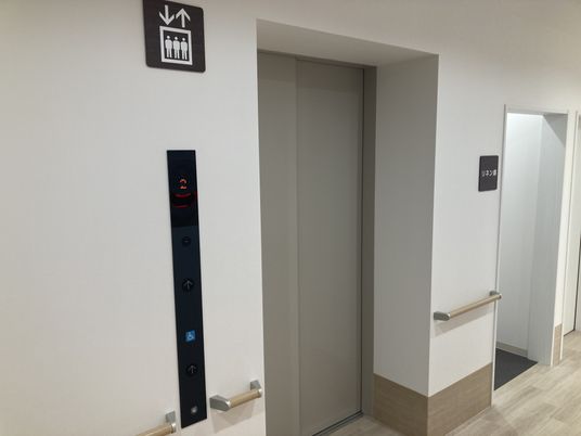 エレベーターの入口