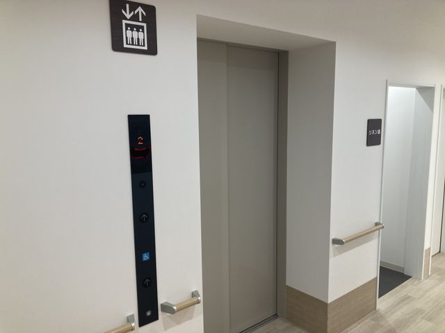 エレベーターの入口