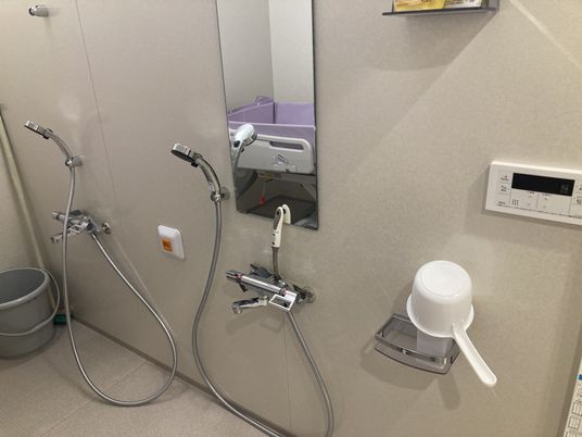 シャワー設備がある浴室