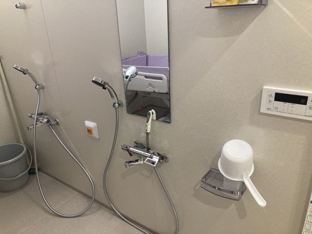 シャワー設備がある浴室