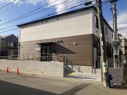 斜面付き施設の外観