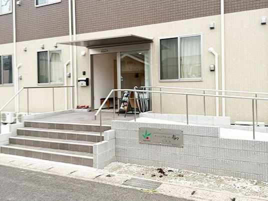 施設の正面玄関  
