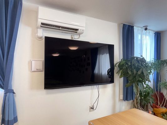 テレビとエアコンの部屋