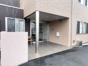 落ち着いた雰囲気のエントランス