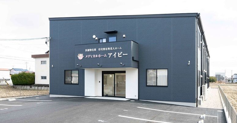 駐車場付き建物外観