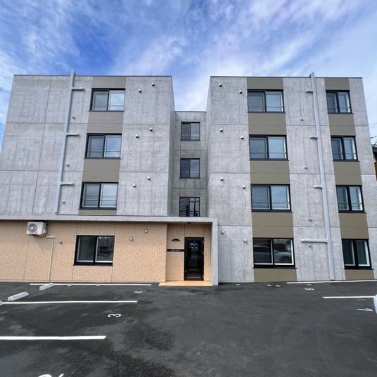 モダンな建物の外観