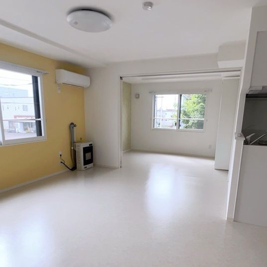 自然光で明るい居室