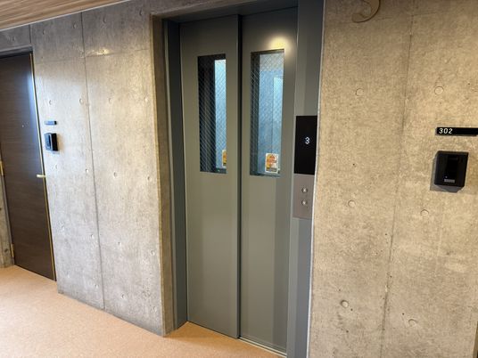 各階への移動を支える廊下