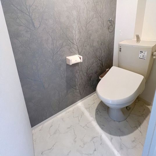 シンプルなトイレ空間