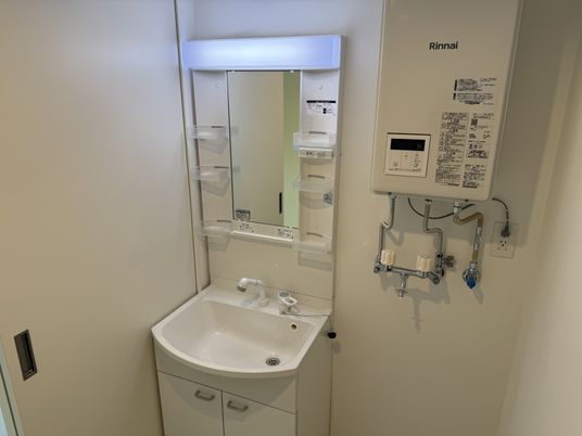 洗面台と給湯設備
