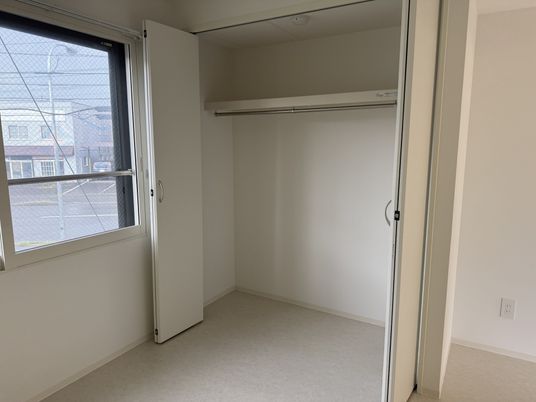 広いクローゼットの居室