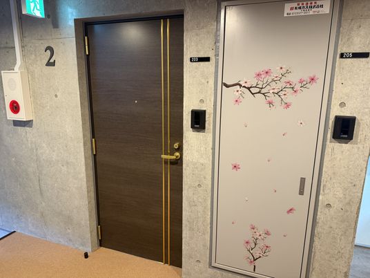 装飾が施されたドア