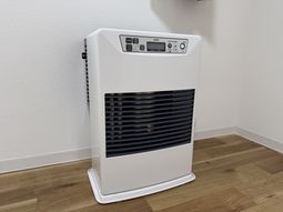 清潔な壁際のヒーター