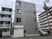モダンな外観の建物