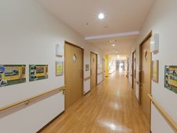 清潔感ある明るい廊下