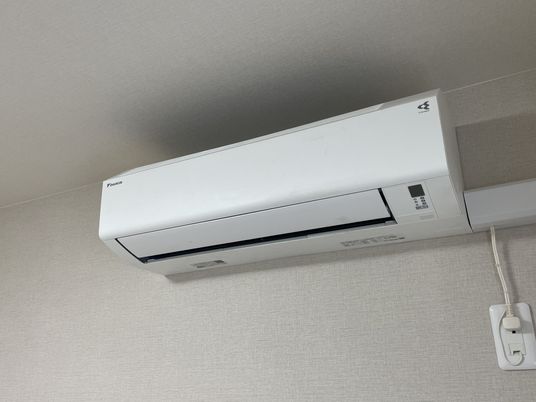 壁に設置されたエアコン