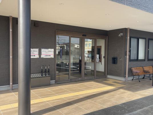 自動ドアのあるエントランス